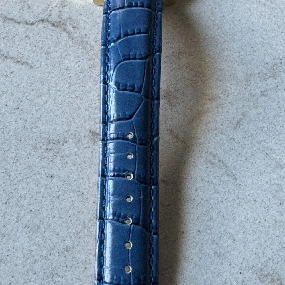 Gossip Womens Gold Tone Tank Watch Blue Croc Leather Band GSP173E Japan‎ Movt